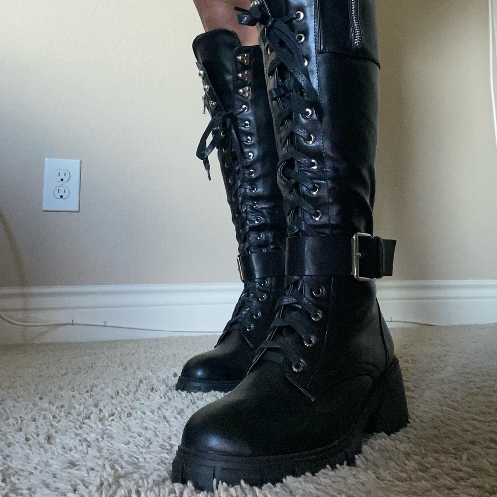 Combat boots never worn